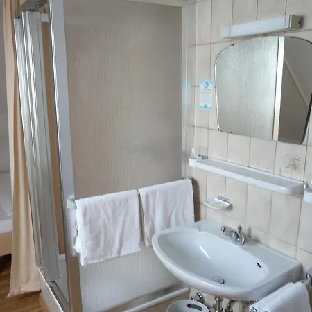 Hotel-restaurant Waldhorn Отель Вайнгартен