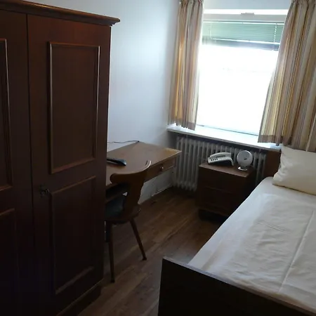 Отель Hotel-restaurant Waldhorn *
